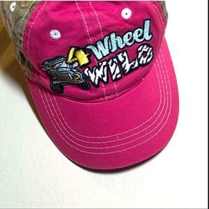 🔥$5 with 4+ Bundle🔥
NWOT 4 Wheel Wild Toddlers Pink Camo Redneck Hat
